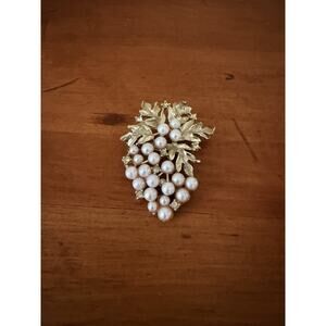 Vintage Mid Century Gold Tone Faux Pearl And Rhinestone Grape Cluster Brooch Pin